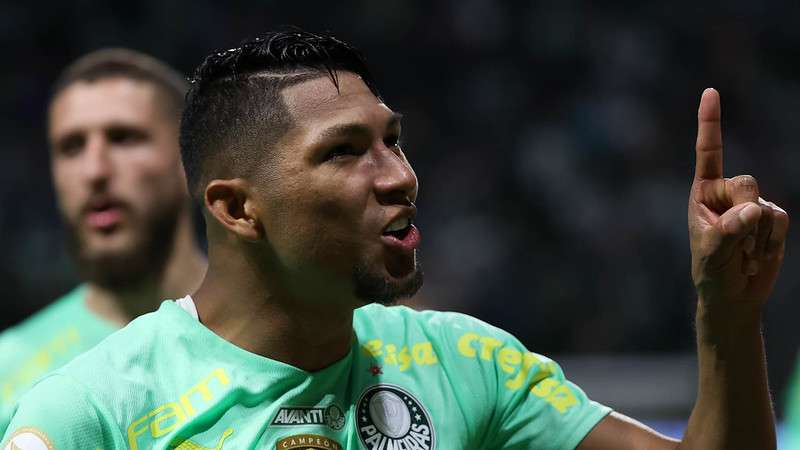 Rony comemora seu gol pelo Palmeiras contra o Juventude, durante partida válida pela vigésima sexta rodada do Brasileirão 2022, no Allianz Parque.