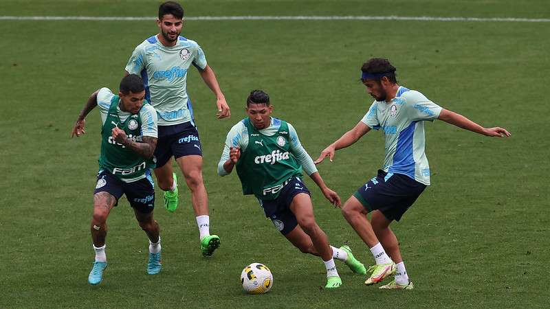 Dudu, Flaco López, Rony e Gustavo Scarpa durante treinamento do Palmeiras, na Academia de Futebol.