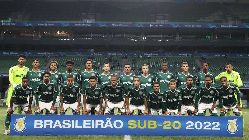 Atletas do Sub-20 do Palmeiras em foto oficial antes da primeira partida contra o Athletico-PR, válida pela semifinal do Campeonato Brasileiro Sub-20, no Allianz Parque, em São Paulo-SP.