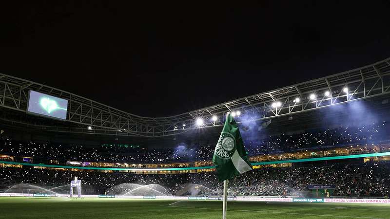 Show de luzes em jogo do Palmeiras contra o Juventude, durante partida válida pela vigésima sexta rodada do Brasileirão 2022, no Allianz Parque.