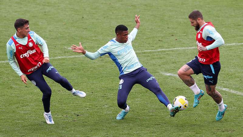 Miguel Merentiel, Danilo e Zé Rafael durante treinamento do Palmeiras, na Academia de Futebol.