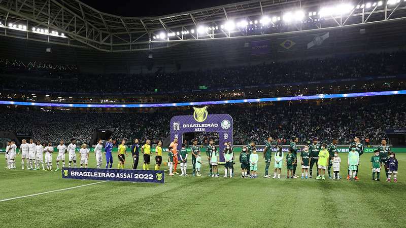 Equipes de Palmeiras e Santos, durante partida válida pela vigésima sétima rodada do Brasileirão 2022, no Allianz Parque.