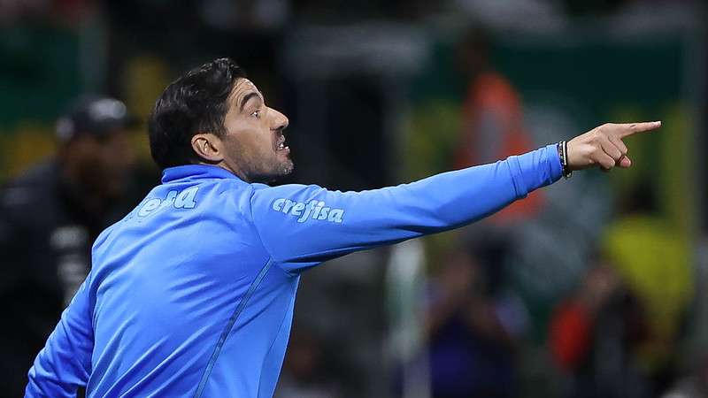 Abel Ferreira em jogo do Palmeiras contra o Santos, durante partida válida pela vigésima sétima rodada do Brasileirão 2022, no Allianz Parque.