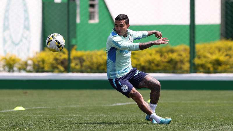 Dudu durante treinamento do Palmeiras na Academia de Futebol.