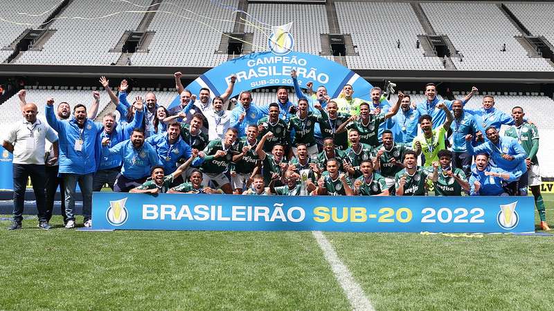 Atletas do Palmeiras comemoram título sobre o SCCP, após partida válida pela final do Campeonato Brasileiro Sub-20, no Itaquerão, em São Paulo-SP.