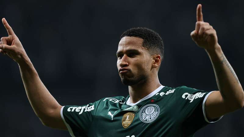 Murilo comemora seu gol pelo Palmeiras contra o Atlético-MG, durante partida válida pela vigésima oitava rodada do Brasileirão 2022, no Mineirão.