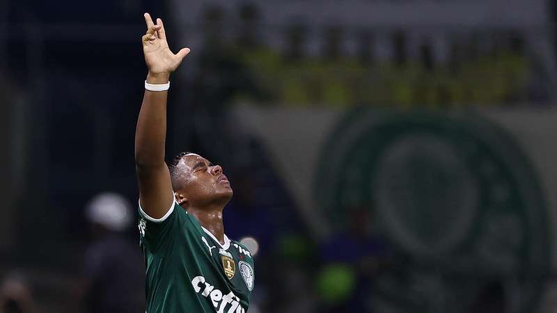 Endrick em jogo do Palmeiras contra o Coritiba, durante partida válida pela trigésima rodada do Brasileirão 2022, no Allianz Parque.