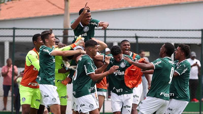 Sub-11 e Sub-13 goleiam e avançam para as oitavas do Campeonato Paulista -  SPFC