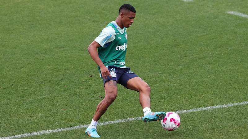 Danilo durante treinamento do Palmeiras na Academia de Futebol.