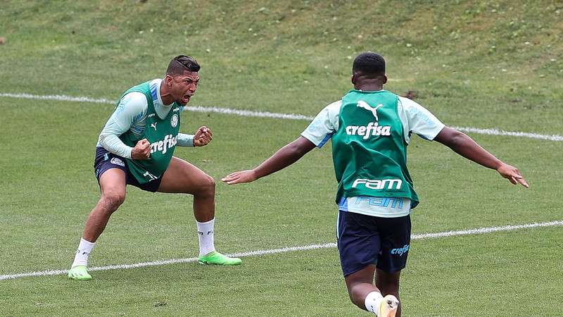 Rony durante treinamento do Palmeiras na Academia de Futebol.