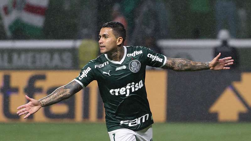 Dudu comemora seu gol pelo Palmeiras contra o Fortaleza, durante partida válida pela trigésima quinta rodada, do Brasileirão 2022, no Allianz Parque.