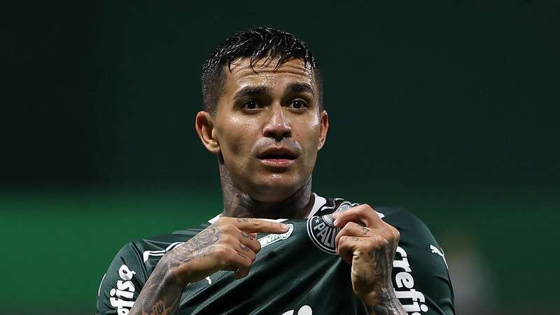 Dudu comemora seu gol pelo Palmeiras contra o Fortaleza, durante partida válida pela trigésima quinta rodada, do Brasileirão 2022, no Allianz Parque.