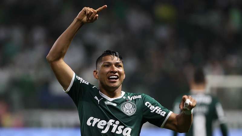 Rony comemora seu gol pelo Palmeiras contra o Fortaleza, durante partida válida pela trigésima quinta rodada, do Brasileirão 2022, no Allianz Parque.