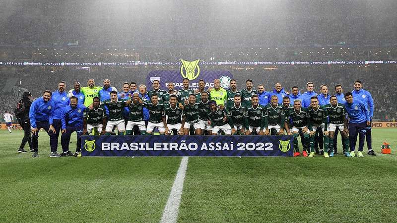 Palmeiras posa para foto oficial em jogo contra o Fortaleza, durante partida válida pela trigésima quinta rodada do Brasileirão 2022, no Allianz Parque.