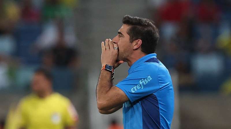 Abel Ferreira em jogo do Palmeiras contra o Cuiabá, durante partida válida pela trigésima sexta rodada do Brasileirão 2022, na Arena Pantanal.