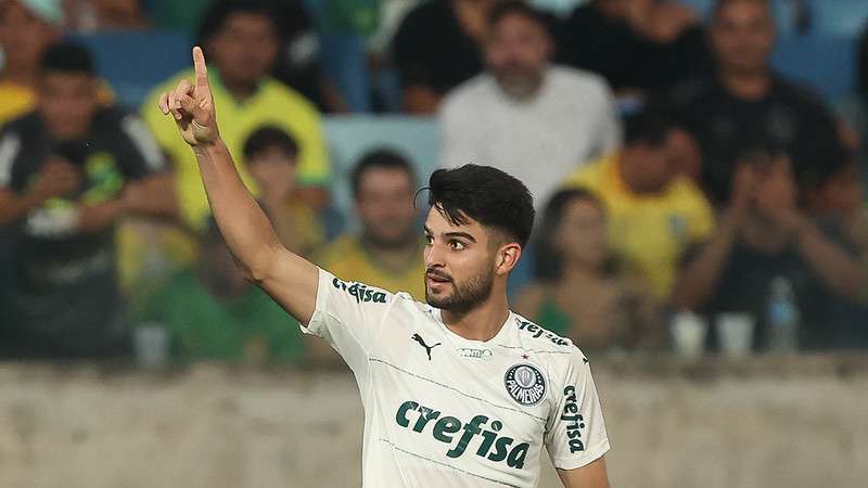 Flaco López comemora seu gol pelo Palmeiras contra o Cuiabá, durante partida válida pela trigésima sexta rodada do Brasileirão 2022, na Arena Pantanal.