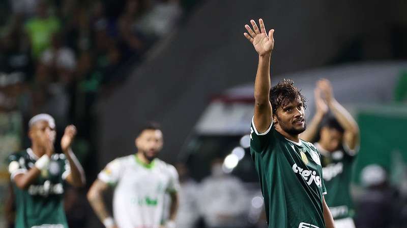 Gustavo Scarpa em jogo do Palmeiras contra o América-MG, durante partida válida pela trigésima sétima rodada do Brasileirão 2022, no Allianz Parque.