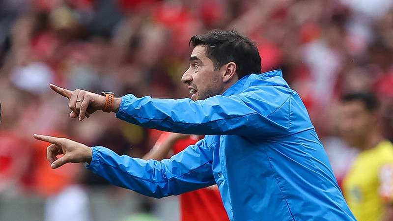 Abel Ferreira em jogo do Palmeiras contra o Internacional, durante partida válida pela trigésima oitava rodada do Brasileirão 2022, no Beira-Rio.