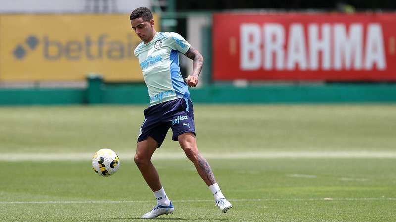 Giovani durante treinamento do Palmeiras na Academia de Futebol.