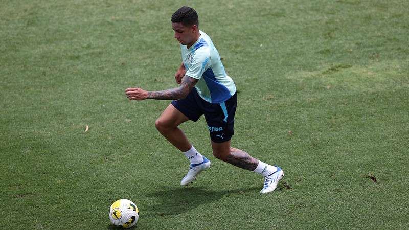 Giovani durante treinamento do Palmeiras na Academia de Futebol.