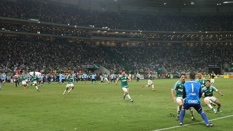 São Paulo, 02 de Dezembro de 2015: PALMEIRAS x Santos - Jogadores do Palmeiras, comemoram a conquista da Copa do Brasil 2015 após jogo contra o Santos, no Allianz Parque.