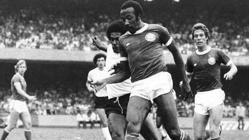 Beto Fuscão, ex-zagueiro do Palmeiras, morre aos 72 anos.