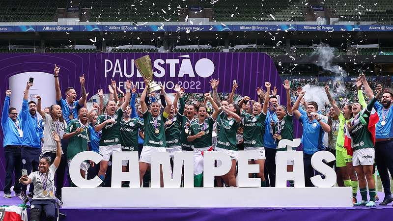 Palmeiras vence o Santos, encerra jejum e é campeão do Paulista feminino