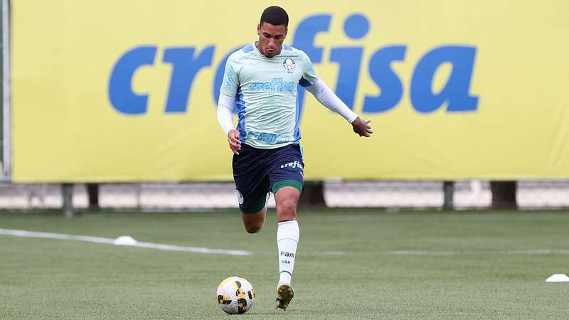 Henri durante treinamento do Palmeiras, na Academia de Futebol, em São Paulo-SP.