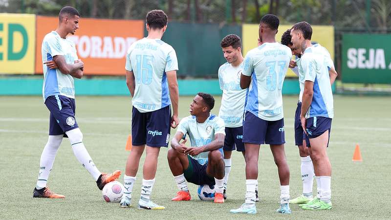 Atletas do Sub-20 durante treinamento do Palmeiras, na Academia de Futebol, em São Paulo-SP.