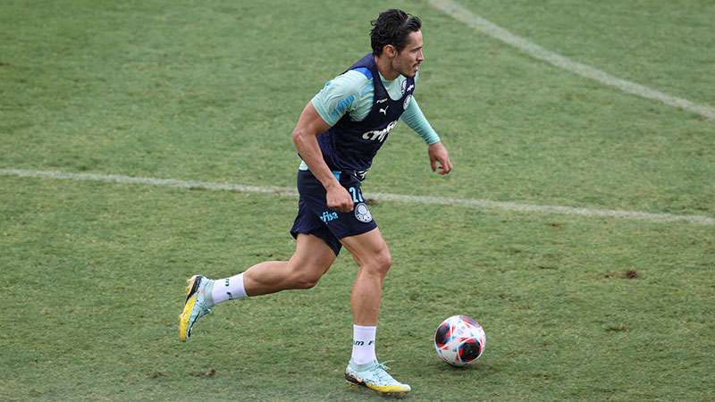 Raphael Veiga durante treinamento do Palmeiras, na Academia de Futebol.