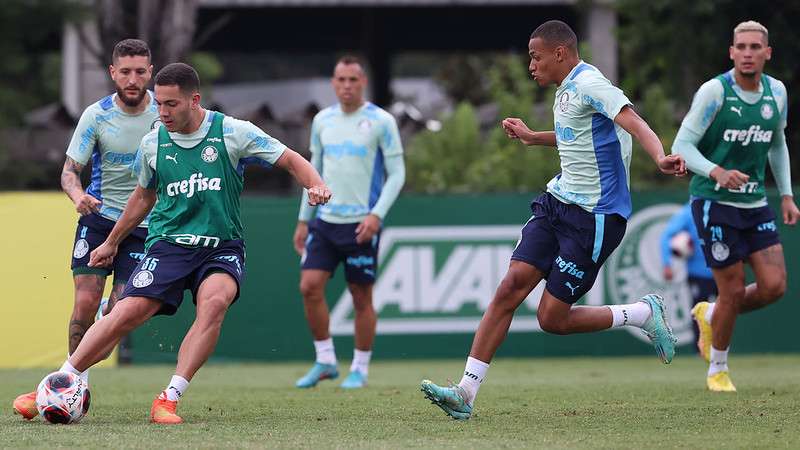 Zé Rafael, Fabinho, Breno Lopes, Navarro e Jhonatan durante treinamento do Palmeiras, na Academia de Futebol.