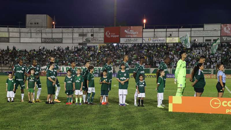 Time do Palmeiras perfilado em jogo da Copinha 2023.