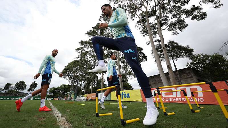 Murilo durante treinamento do Palmeiras na Academia de Futebol.