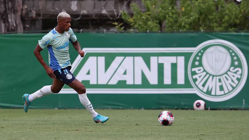 Danilo durante jogo-treino do Palmeiras contra o Desportivo Brasil, na Academia de Futebol.