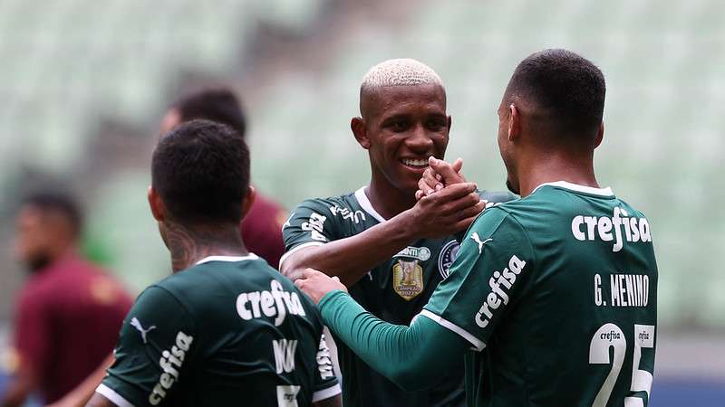 Dudu, Danilo e Gabriel Menino durante jogo-treino do Palmeiras contra Audax, no Allianz Parque.