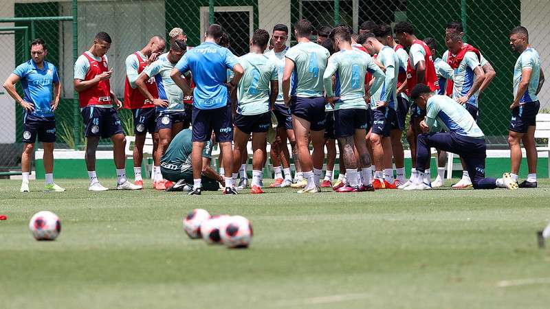 Abel Ferreira durante treinamento do Palmeiras na Academia de Futebol.