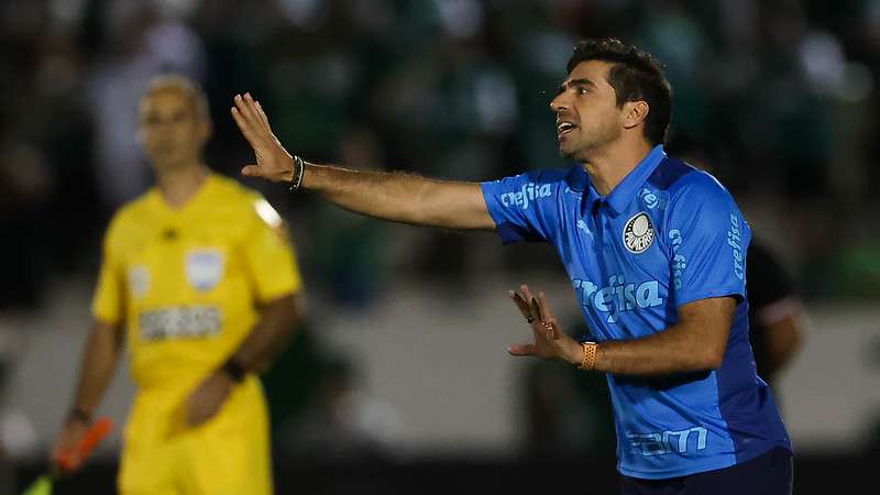 Abel Ferreira em jogo do Palmeiras contra o Botafogo-SP, durante partida válida pela segunda rodada Paulistão 2023, no Estádio Santa Cruz.