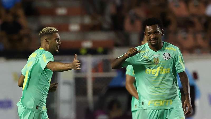 Rafael Navarro e Jailson comemoram gol pelo Palmeiras contra o Ituano, durante partida válida pela quarta rodada do Paulistão 2023, no Estádio Municipal Dr Novelli Junior.