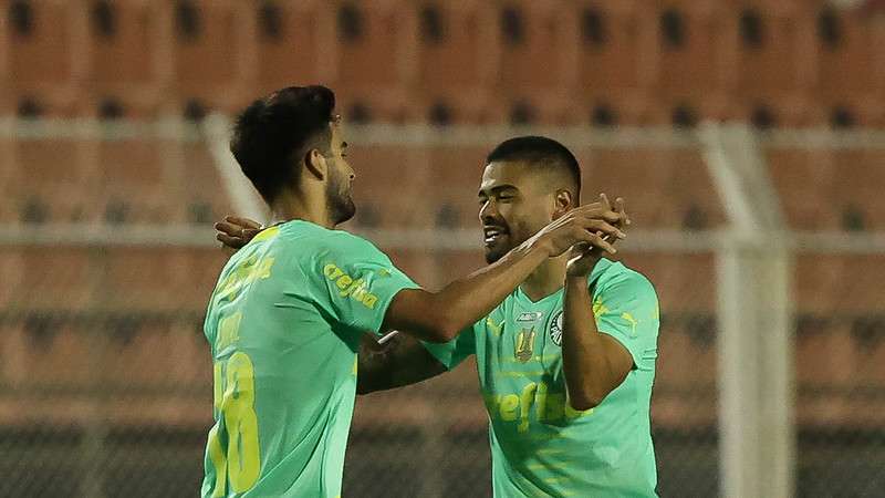 Flaco López e Bruno Tabata comemoram gol pelo Palmeiras contra o Ituano, durante partida válida pela quarta rodada do Paulistão 2023, no Estádio Municipal Dr Novelli Junior.