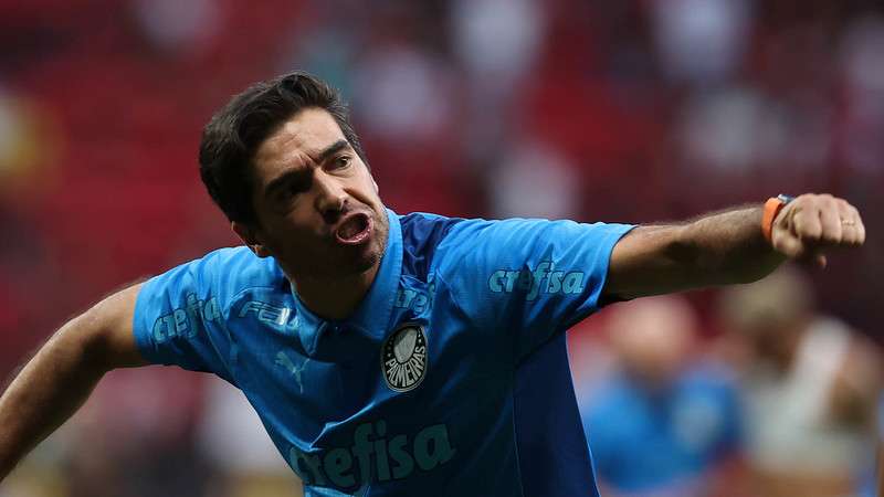 Abel Ferreira comemora a conquista da Supercopa do Brasil 2023 pelo Palmeiras contra o Flamengo em partida válida pela final, no Mané Garrincha.