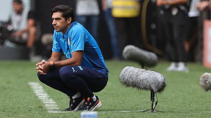 Abel Ferreira em jogo pelo Palmeiras contra o Flamengo, em partida válida pela final da Supercopa do Brasil 2023, no Mané Garrincha.