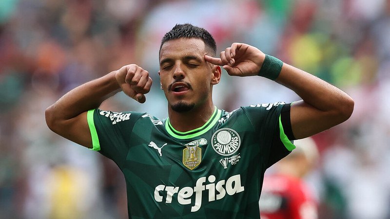 Gabriel Menino comemora seu gol pelo Palmeiras contra o Flamengo, durante partida válida pela final da Supercopa do Brasil 2023, no Mané Garrincha.