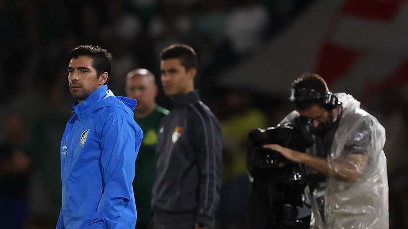 Abel Ferreira em jogo do Palmeiras contra o Mirassol, durante partida válida pela quinta rodada do Paulistão 2023, no estádio José Maria de Campos Maia.