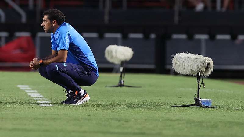 Abel Ferreira em jogo do Palmeiras contra o Santos, durante partida válida pela sexta rodada, do Paulistão 2023, no Morumbi.