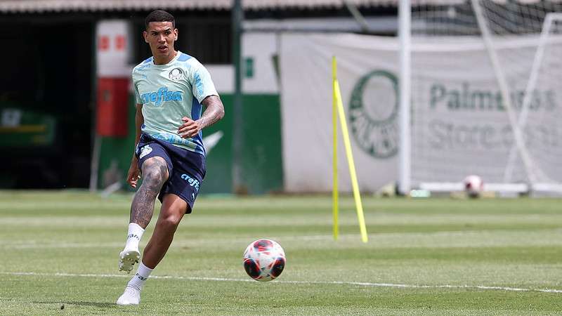 Naves durante treinamento do Palmeiras na Academia de Futebol.