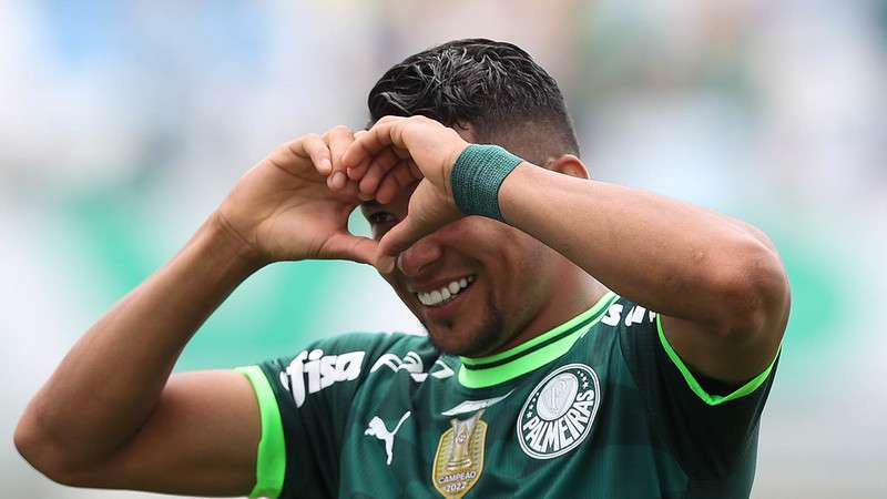 Rony comemora seu gol pelo Palmeiras contra o Água Santa, durante partida válida pela oitava rodada do Paulistão 2023, no Estádio Municipal José Batista Pereira Fernandes.