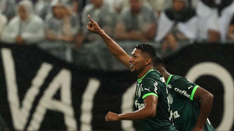 Rony comemora seu gol pelo Palmeiras contra o SCCP, durante partida válida pela nona rodada, do Paulistão 2023, no Itaquerão.