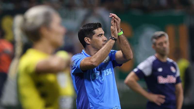 Abel Ferreira em jogo do Palmeiras contra o Red Bull Bragantino, durante partida válida pela décima rodada do Paulistão 2023, no Allianz Parque.