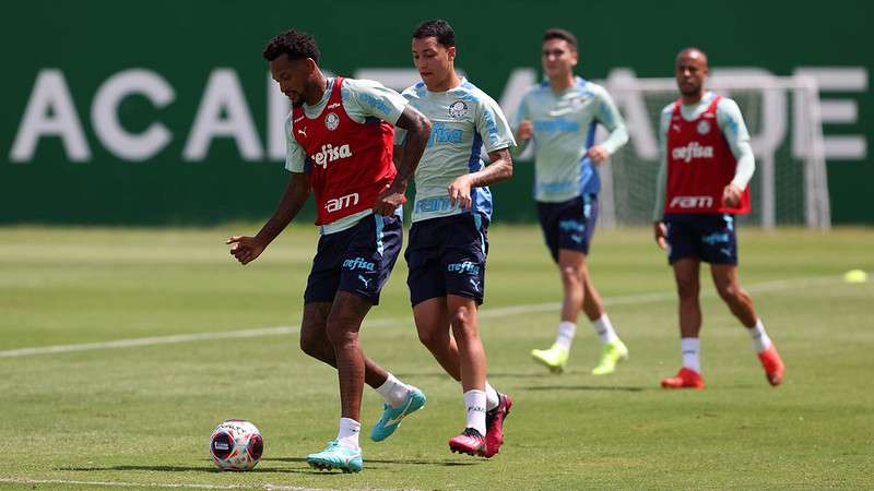 Jailson e Fabinho durante treinamento do Palmeiras, na Academia de Futebol.