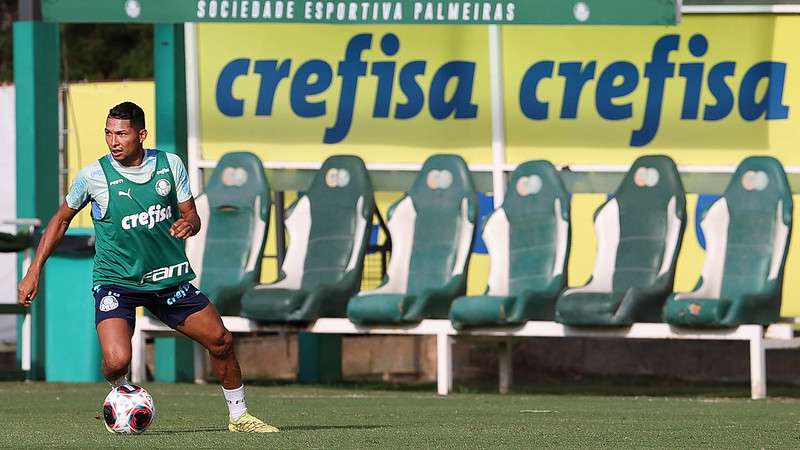 Rony durante treinamento do Palmeiras na Academia de Futebol.